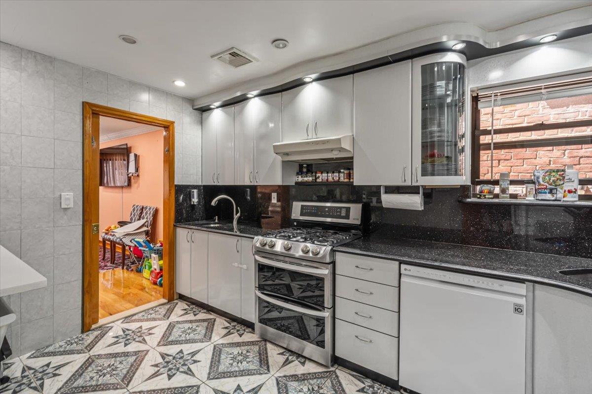 64-57 Wetherole Street #2A, Rego Park, New York image 8