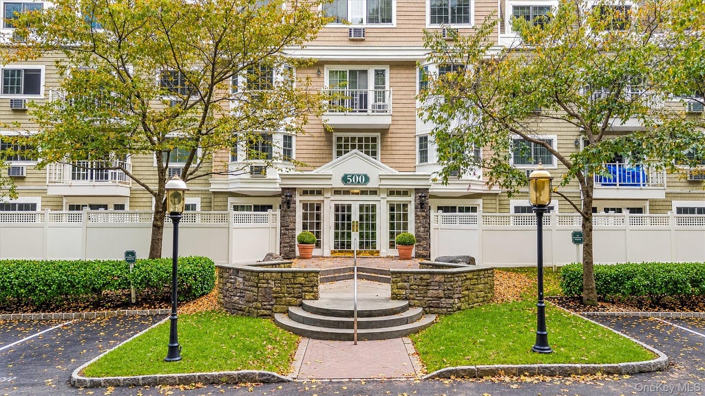 Photo of 500 Pondside Drive #2C, White Plains, NY 10607 (MLS # 1066351)