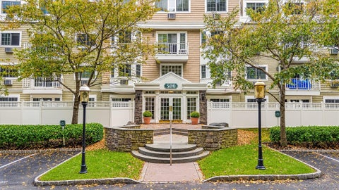 Photo of 500 Pondside Drive #2C, White Plains, NY 10607 (MLS # 1066351)