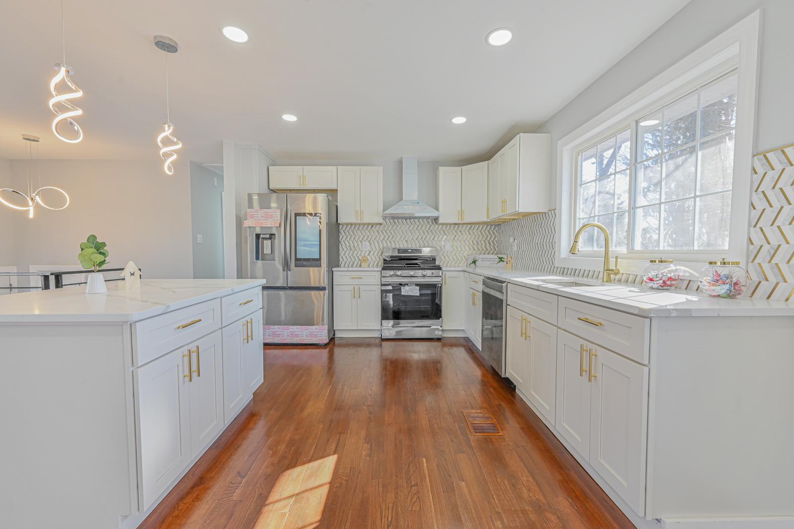 10 Katherine Street, Port Jefferson Station, New York image 3