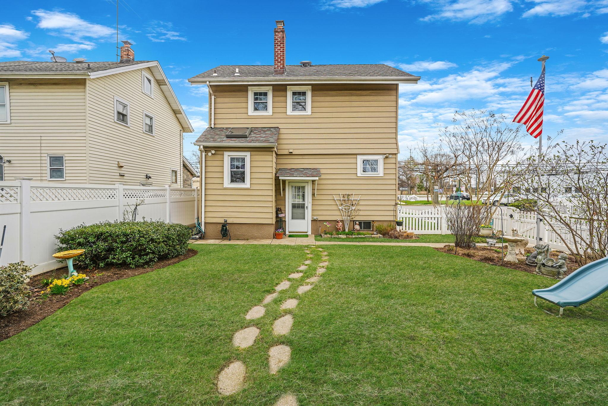 30 Scranton Avenue, Lynbrook, New York image 24