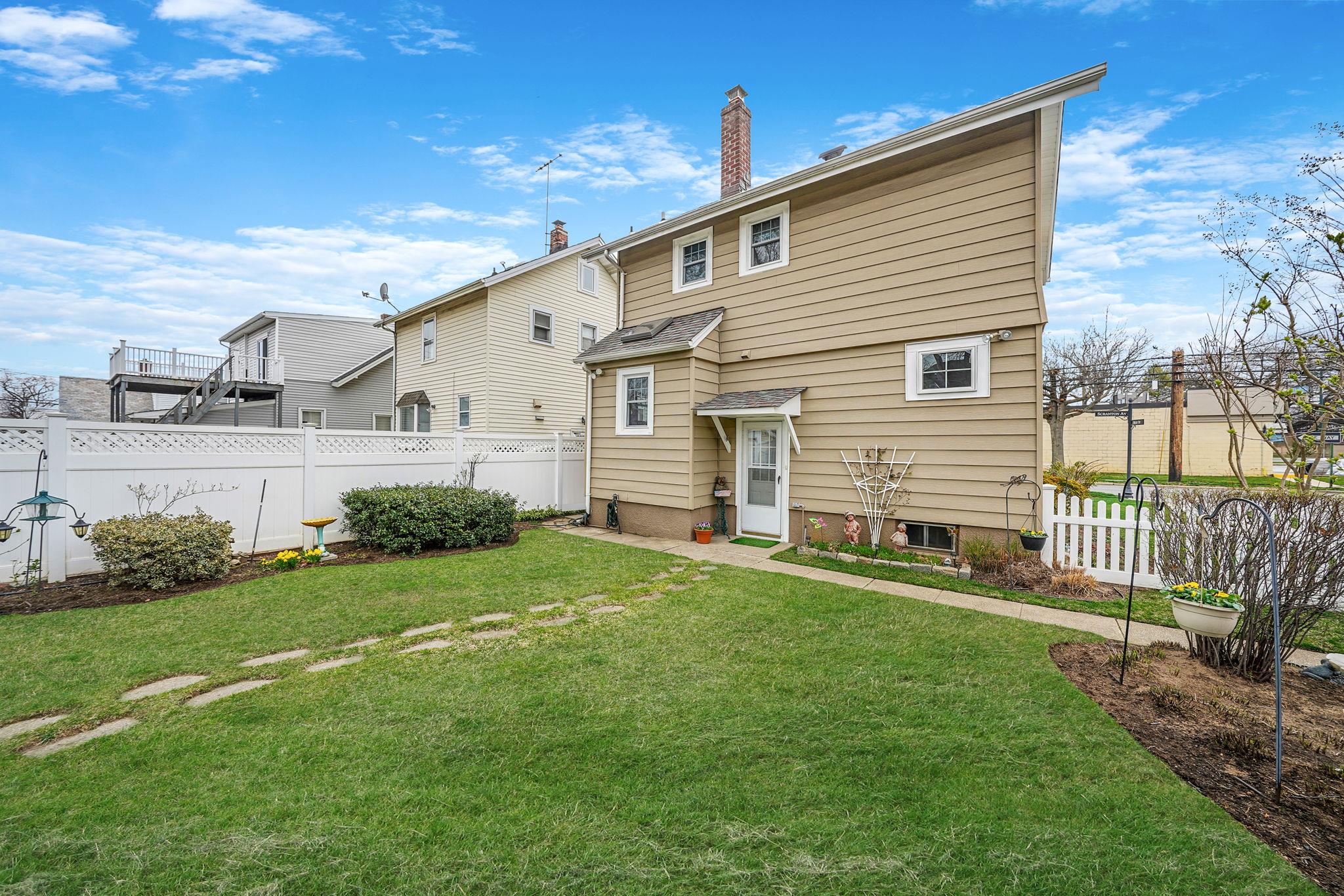 30 Scranton Avenue, Lynbrook, New York image 28