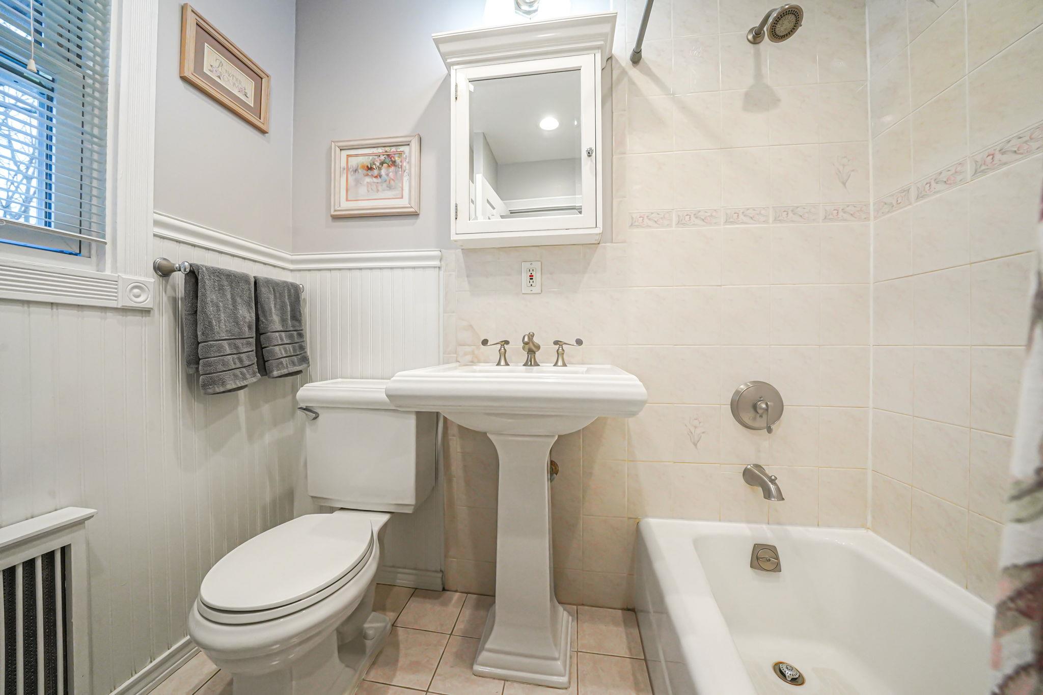 30 Scranton Avenue, Lynbrook, New York image 22