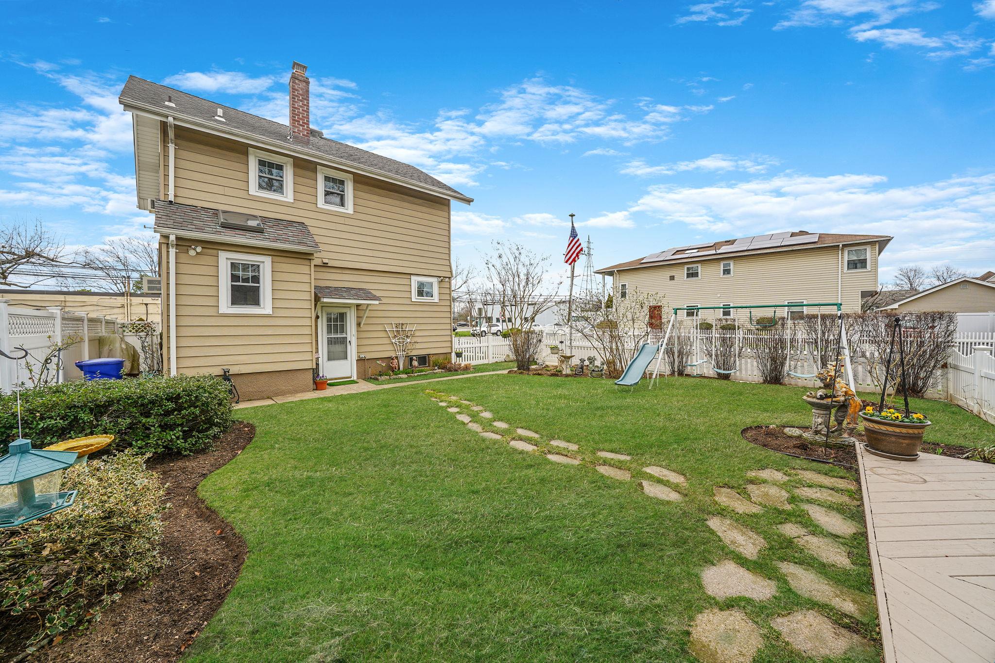 30 Scranton Avenue, Lynbrook, New York image 25