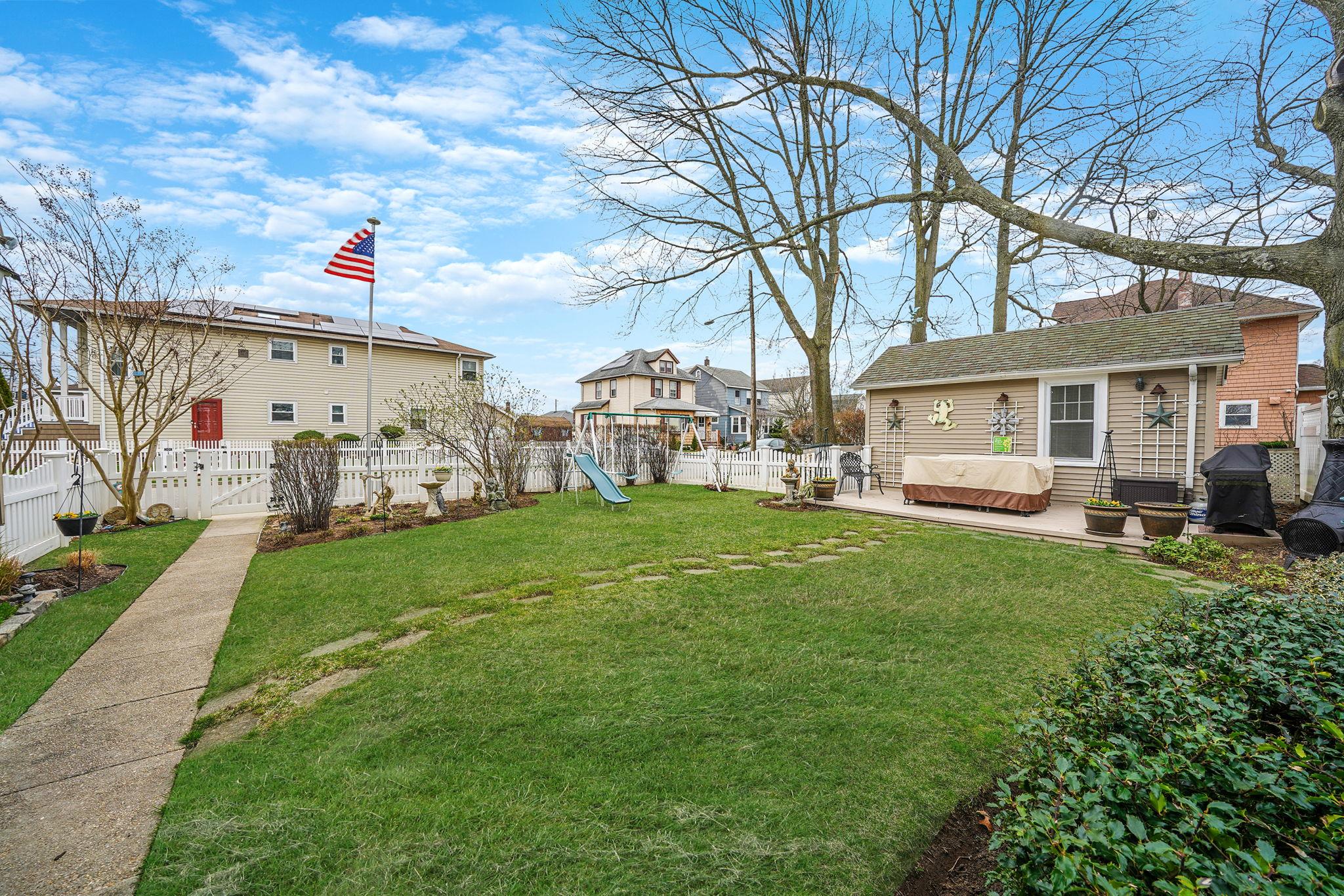30 Scranton Avenue, Lynbrook, New York image 26
