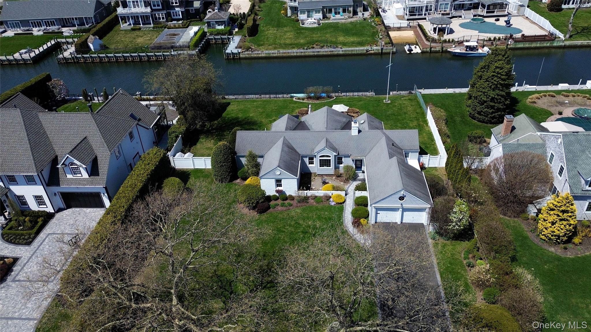48 Davison Lane E