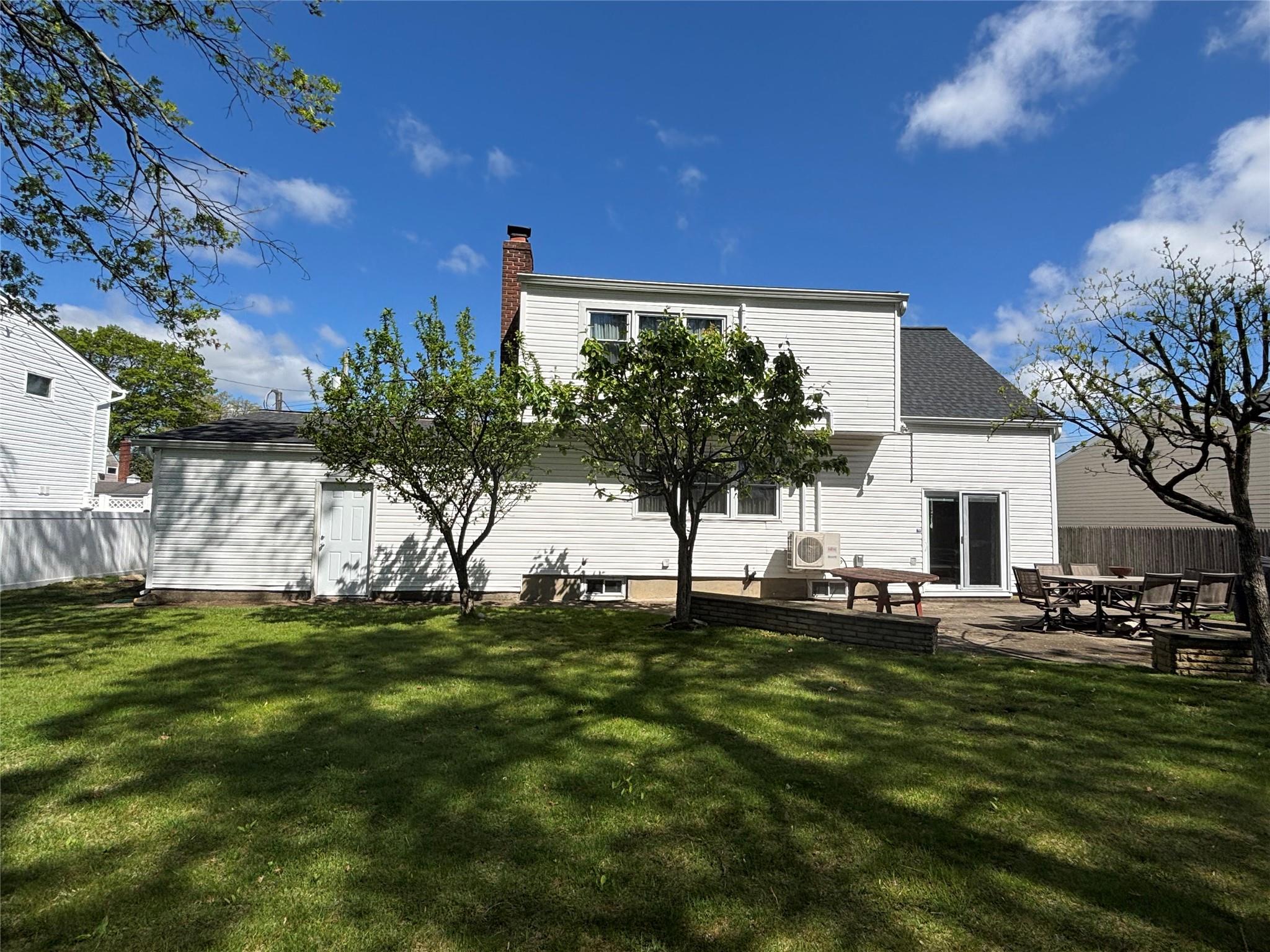524 Davis Street, North Babylon, New York image 36