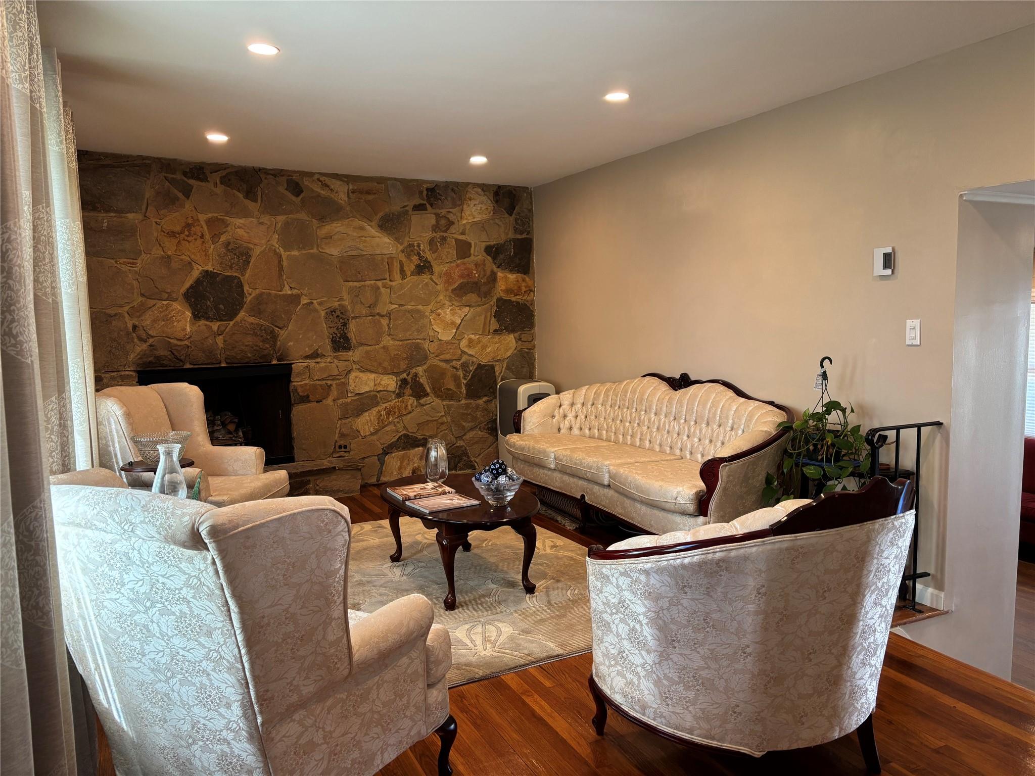 524 Davis Street, North Babylon, New York image 5