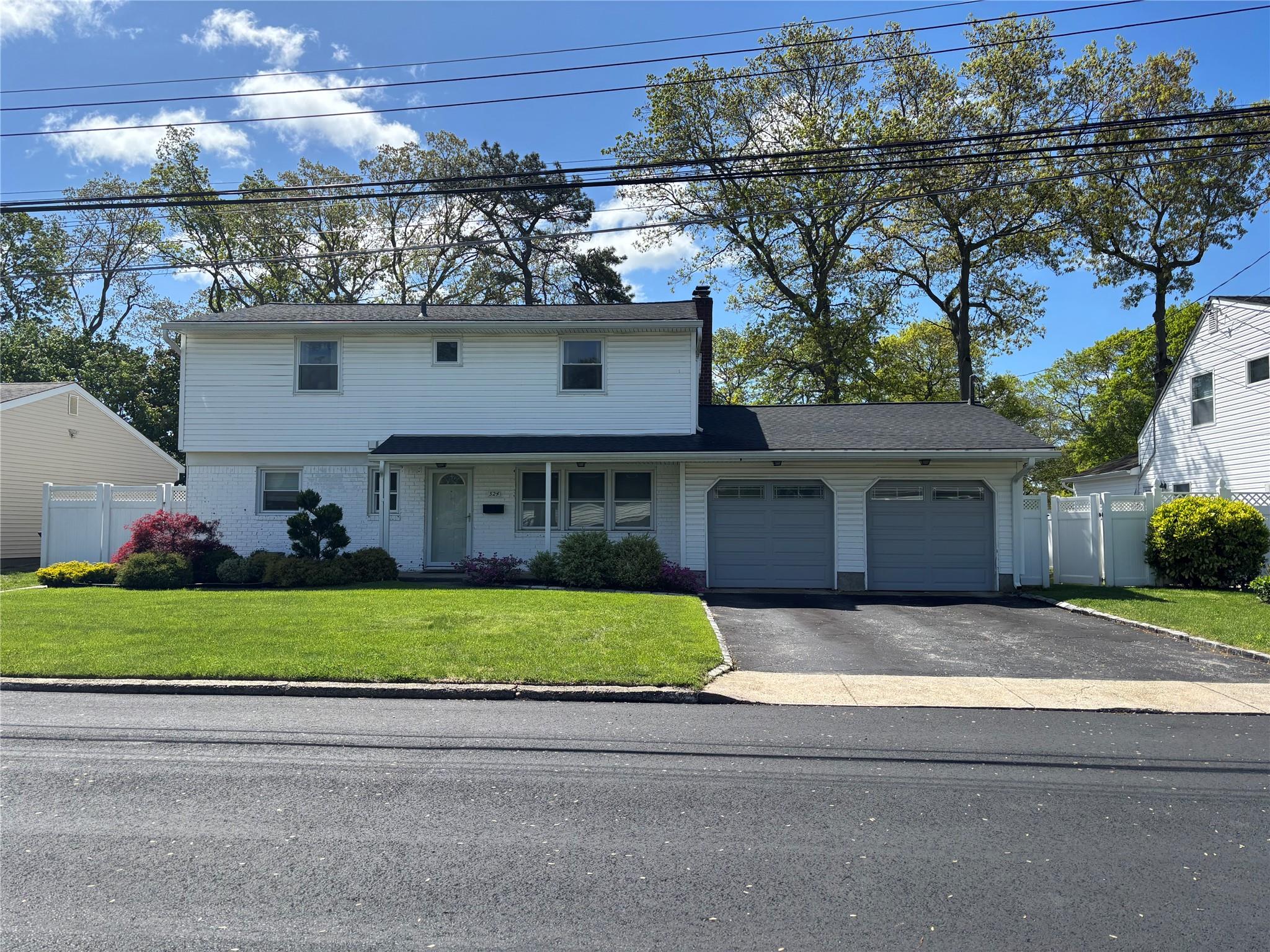 524 Davis Street, North Babylon, New York image 2