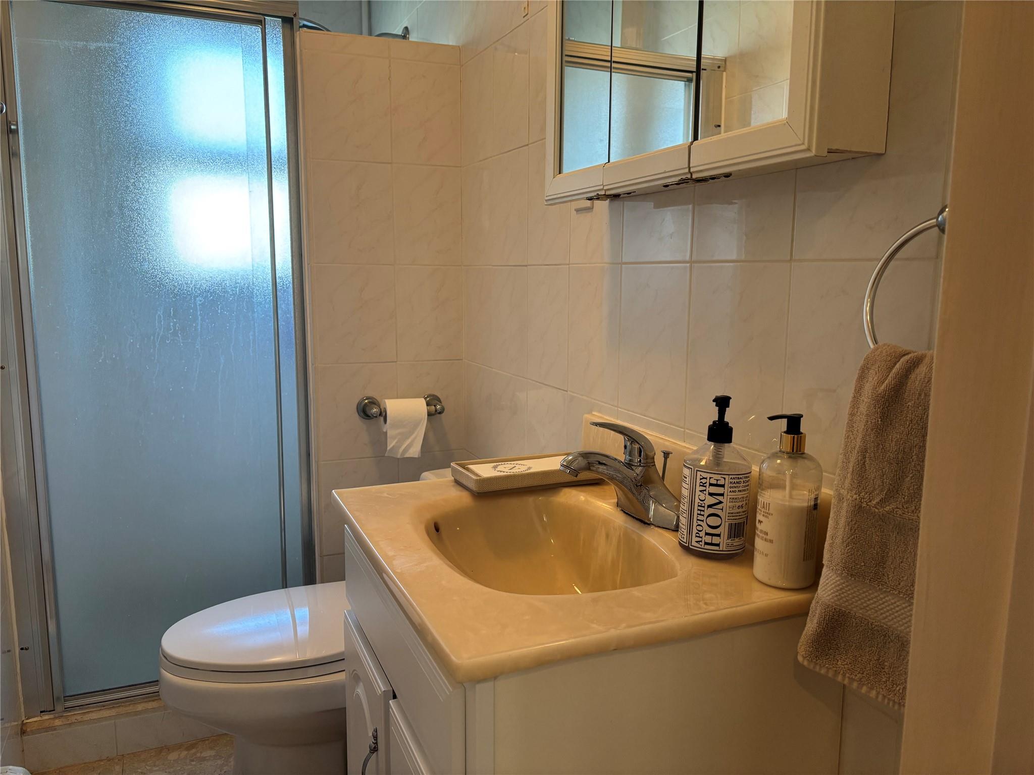 524 Davis Street, North Babylon, New York image 32