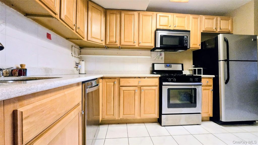 Photo of 118-18 Union Tpke Turnpike #Apt 4B, Kew Gardens, NY 11415 (MLS # 928177)