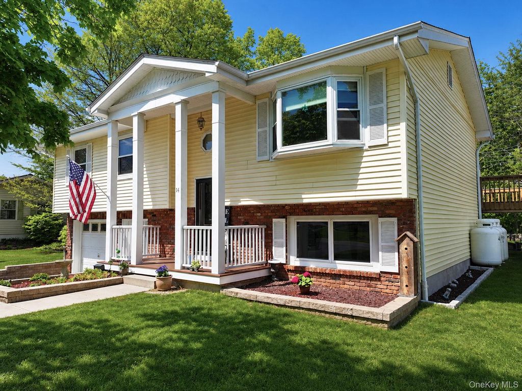Photo of 14 Foxwood Drive, Newburgh, NY 12550 (MLS # 994987)