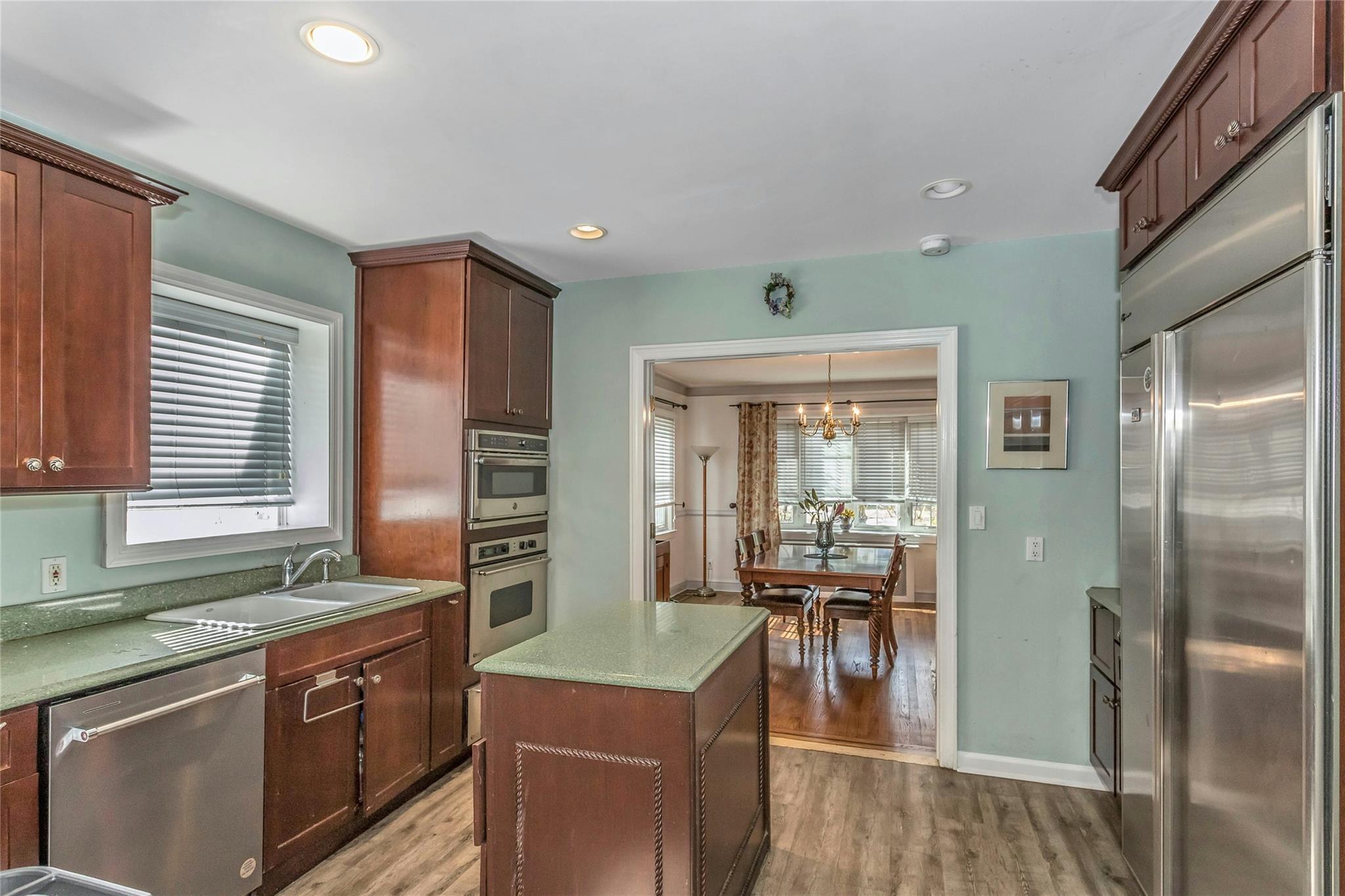3 Demott Avenue, Rockville Centre, New York image 12