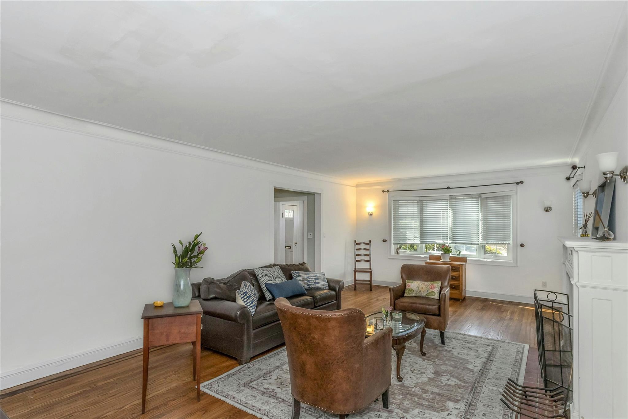 3 Demott Avenue, Rockville Centre, New York image 6