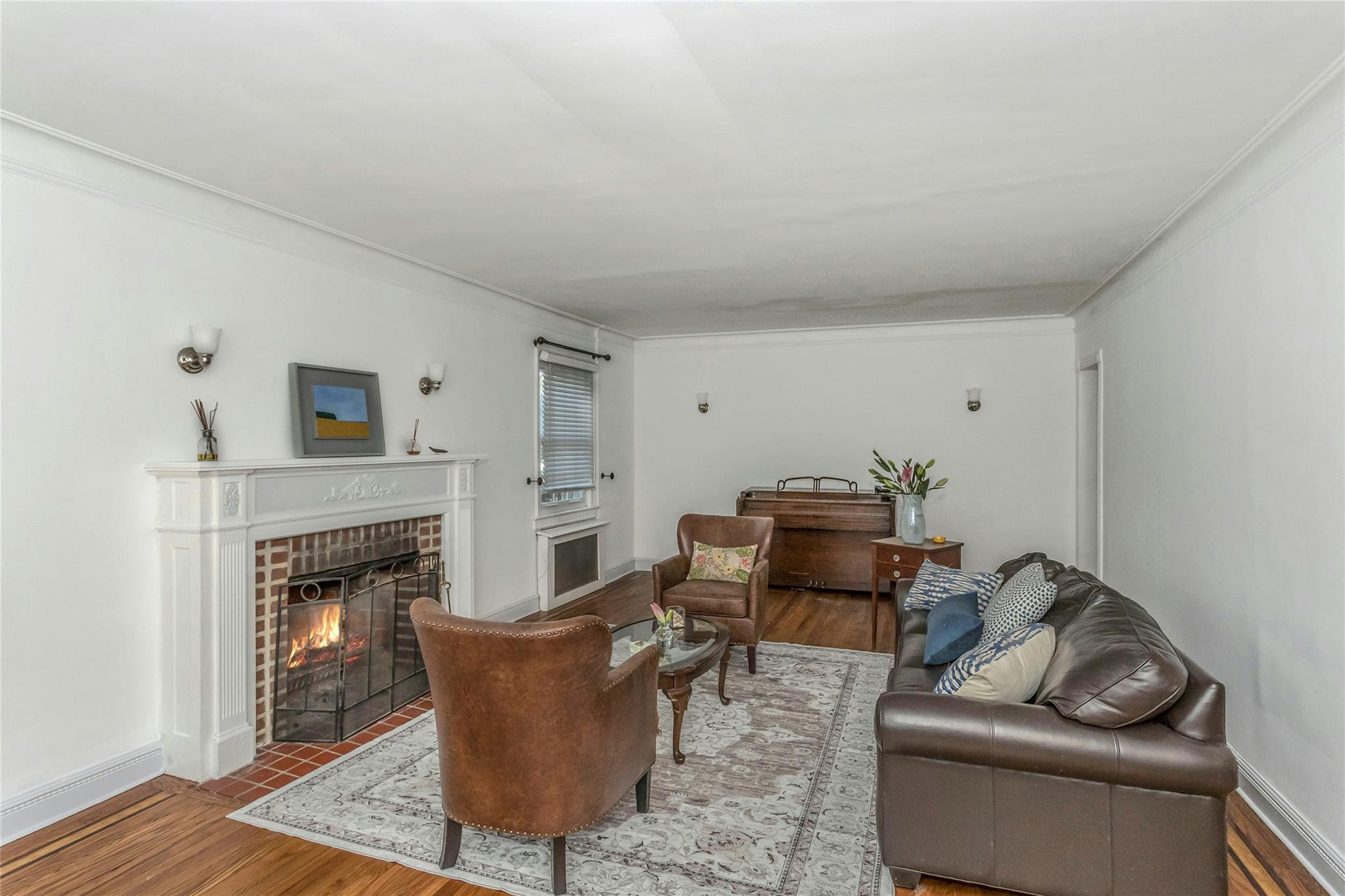 3 Demott Avenue, Rockville Centre, New York image 7