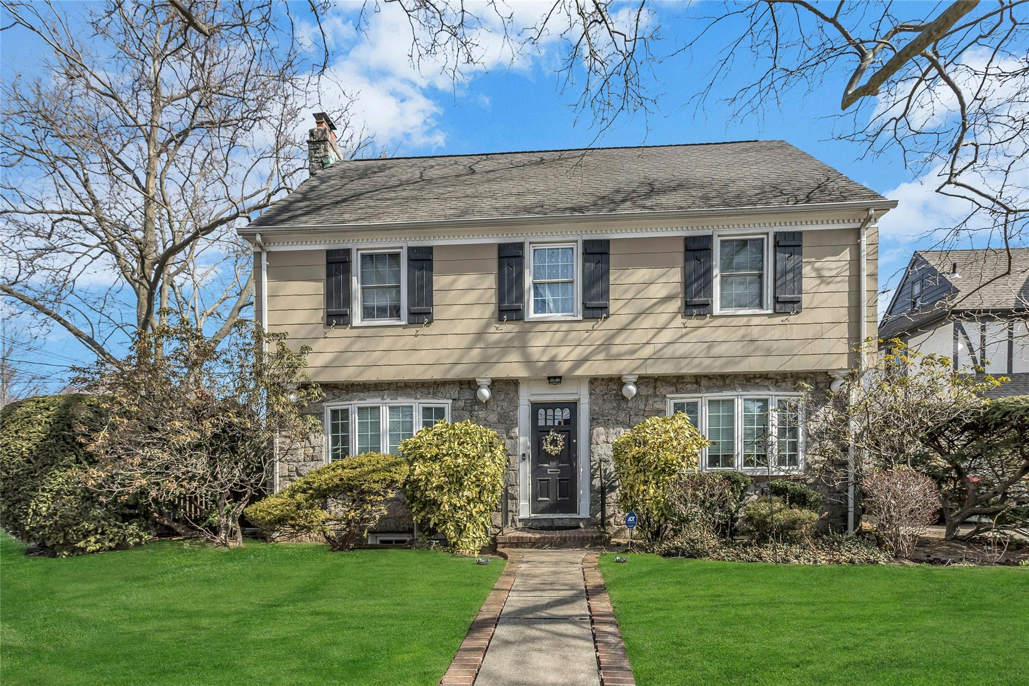 3 Demott Avenue, Rockville Centre, New York image 2