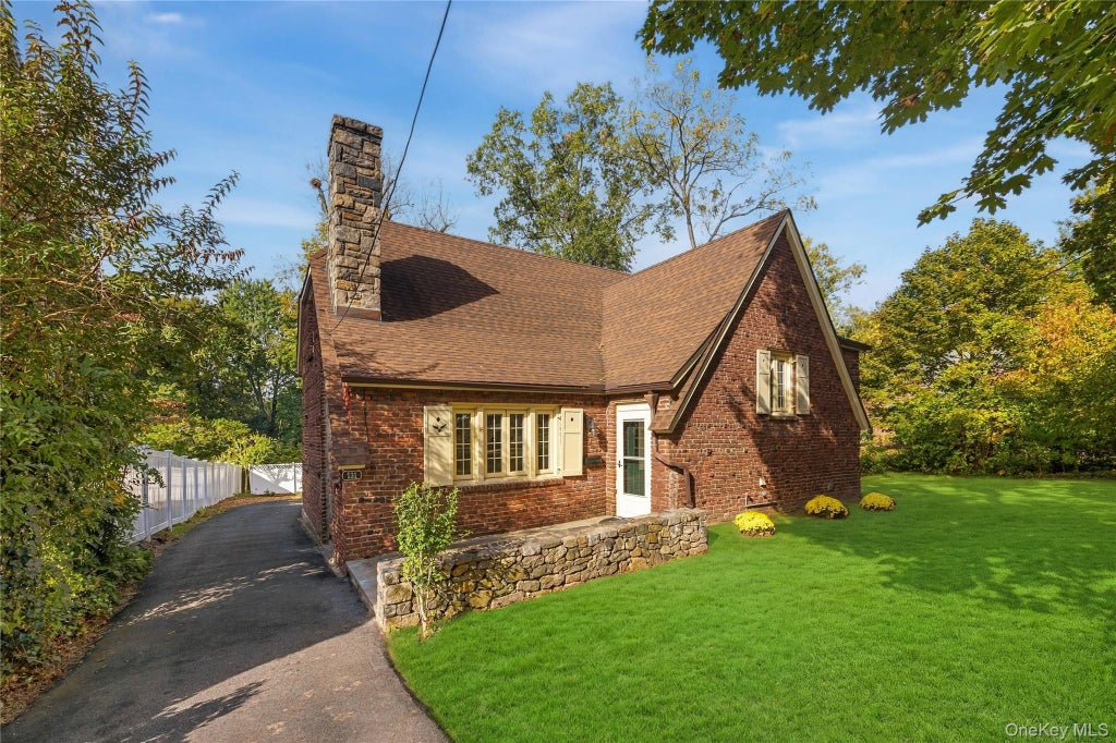 Photo of 131 Westminster Drive, Yonkers, NY 10710 (MLS # 1053208)