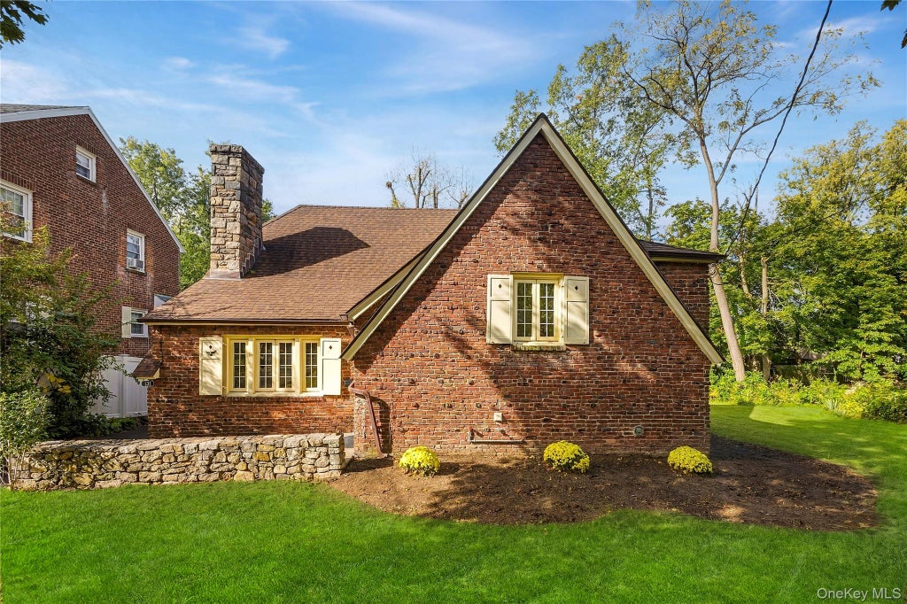 Photo of 131 Westminster Drive, Yonkers, NY 10710 (MLS # 1053208)