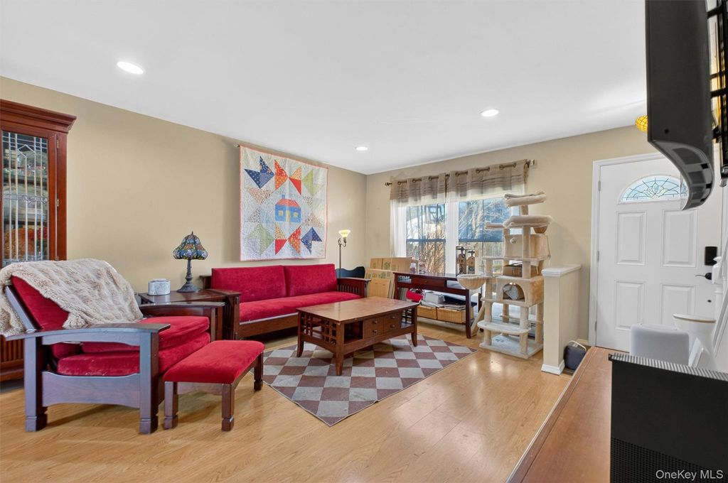 Photo of 42 Larch Court, Fishkill, NY 12524 (MLS # 970016)