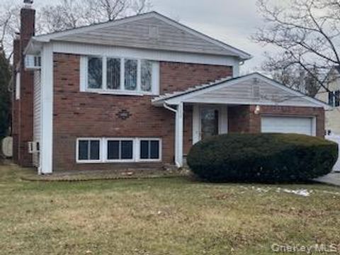 Photo of 386 Southport Street, Ronkonkoma, NY 11779 (MLS # 968953)