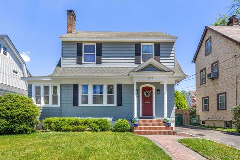 Homes For Sale - 1072 Hunter Avenue<br/> Pelham, NY 10803