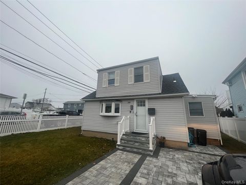 Homes For Sale - 100 Clubhouse Road<br/> Bellmore, NY 11710