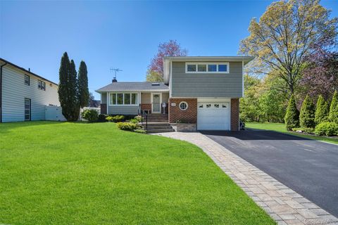 Homes For Sale - 180 Radcliff Drive<br/> East Norwich, NY 11732
