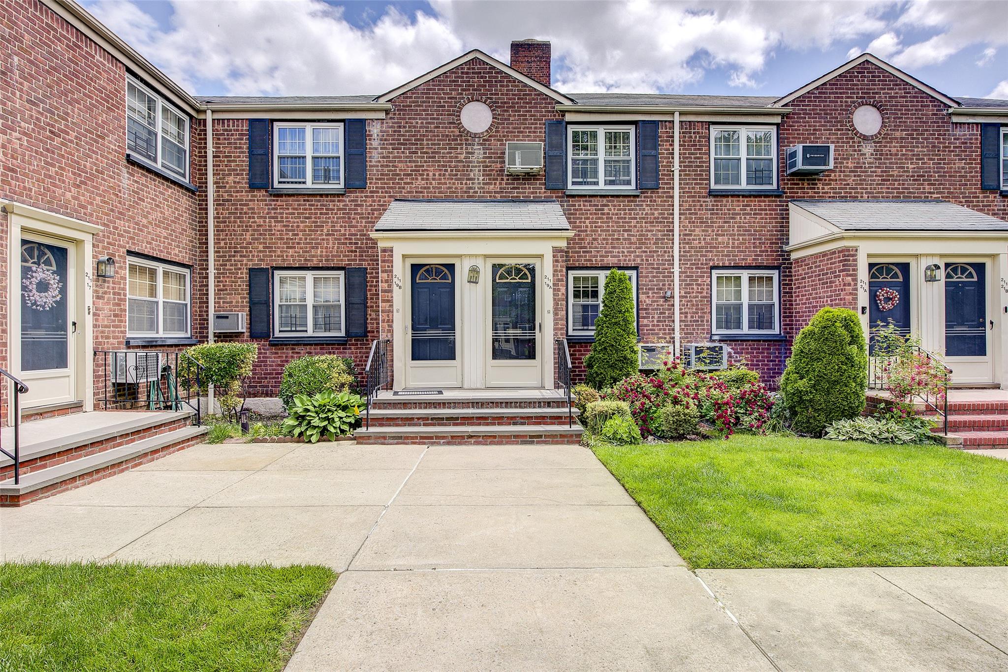 73 Avenue Lower, Oakland Gardens, Queens, NY - 2 Bedrooms  
1 Bathrooms  
5 Rooms - 