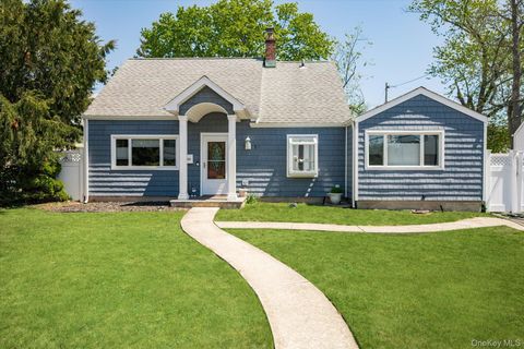 17 Vista Lane Levittown NY 11756