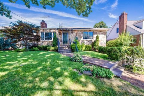 1641 Falmouth Avenue New Hyde Park NY 11040