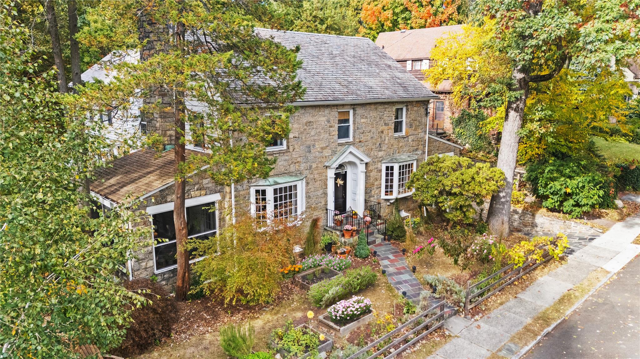 202 Central Parkway, Mount Vernon, New York image 2