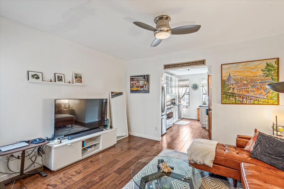 Property for Sale at Palmetto Street 3L, Ridgewood, Queens, NY - Bedrooms: 2 
Bathrooms: 1 
Rooms: 5  - $560,000