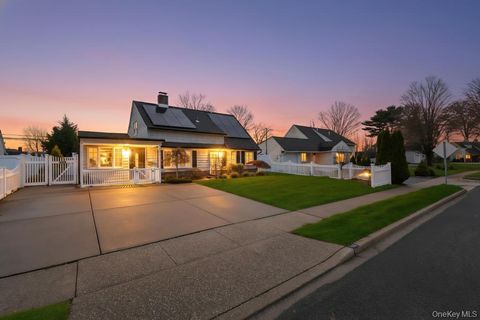 143 Blacksmith Road E Levittown NY 11756