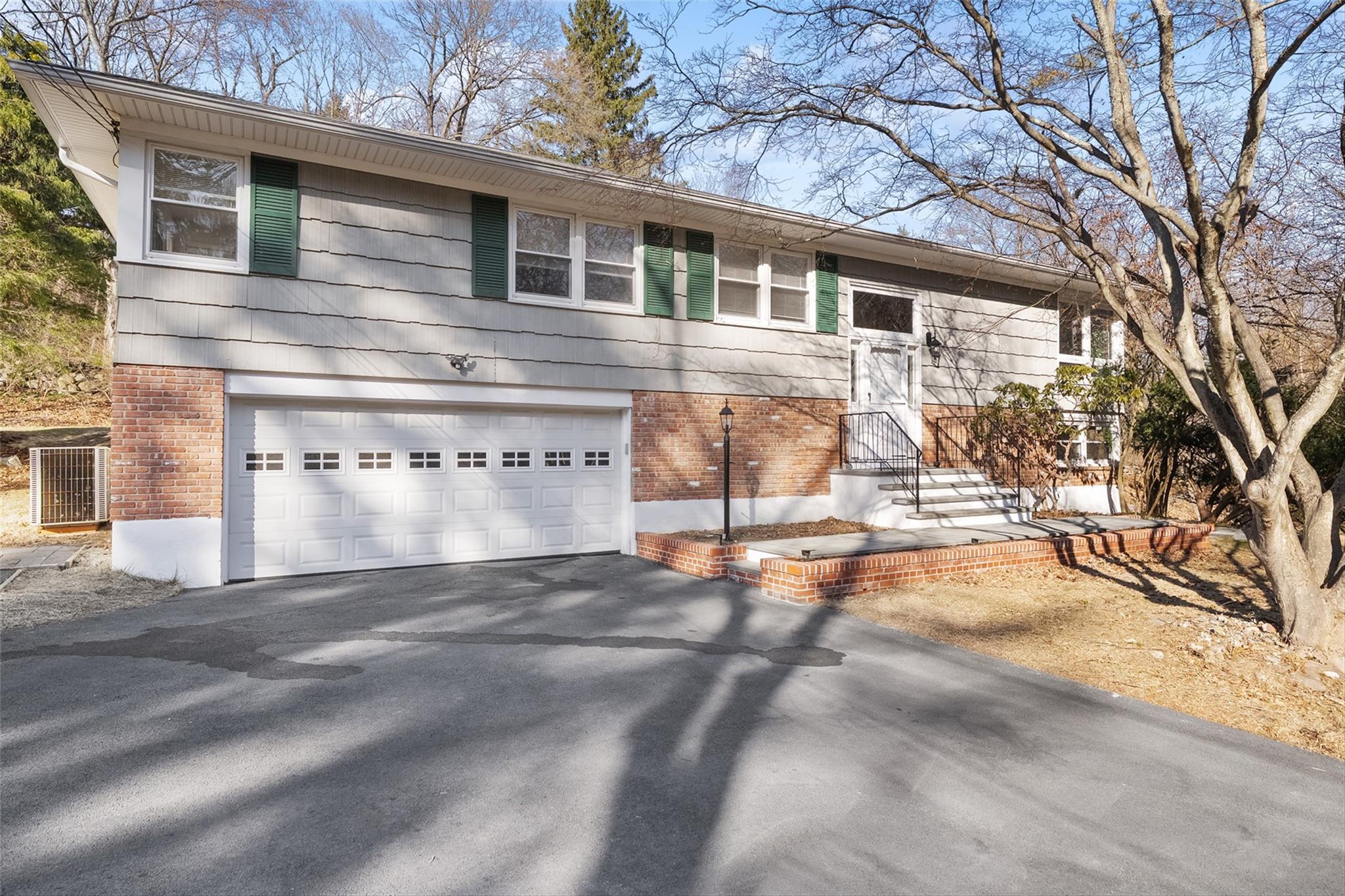 16 Garey Drive, Chappaqua, New York image 2