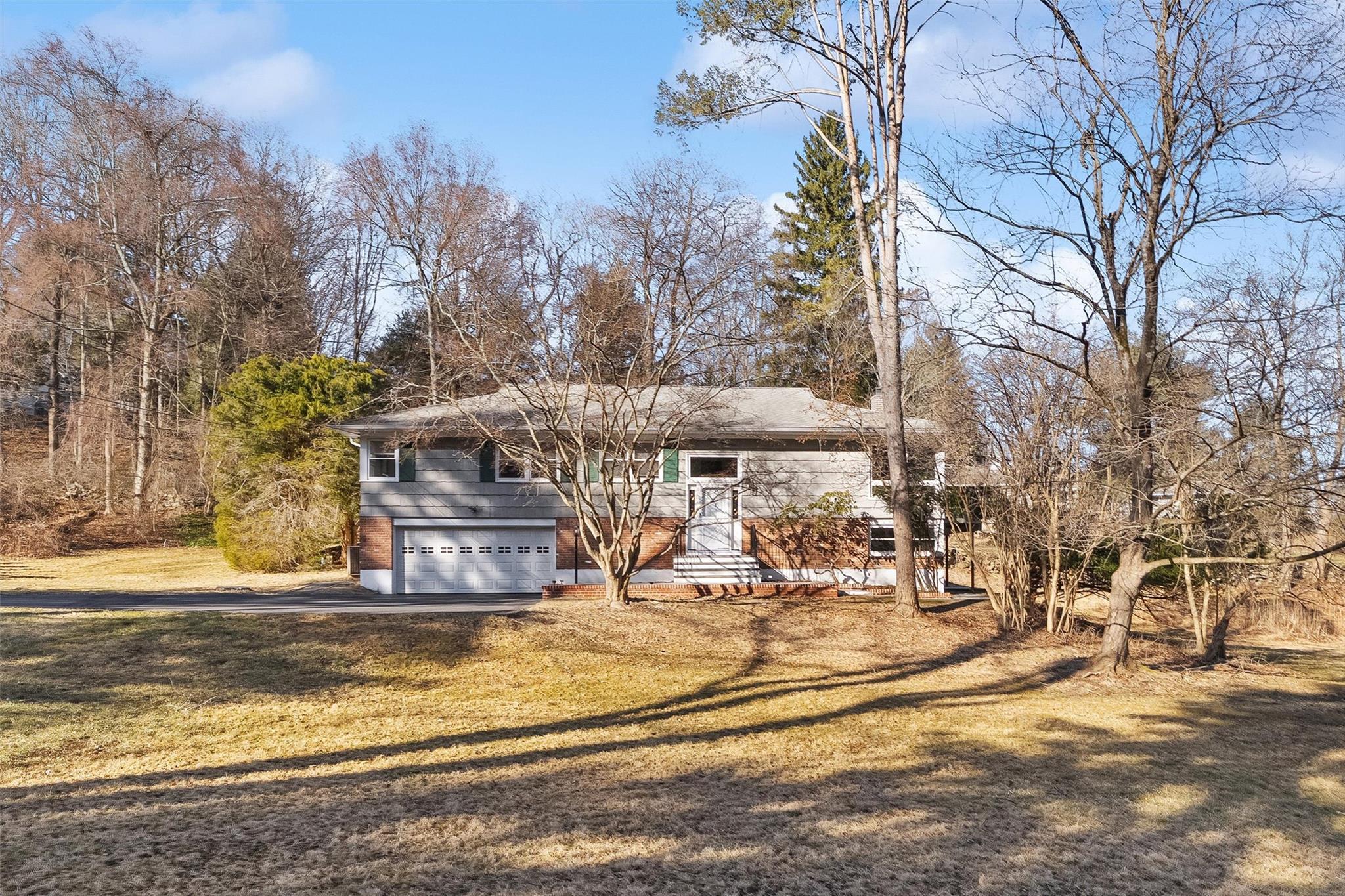 16 Garey Drive, Chappaqua, New York image 3