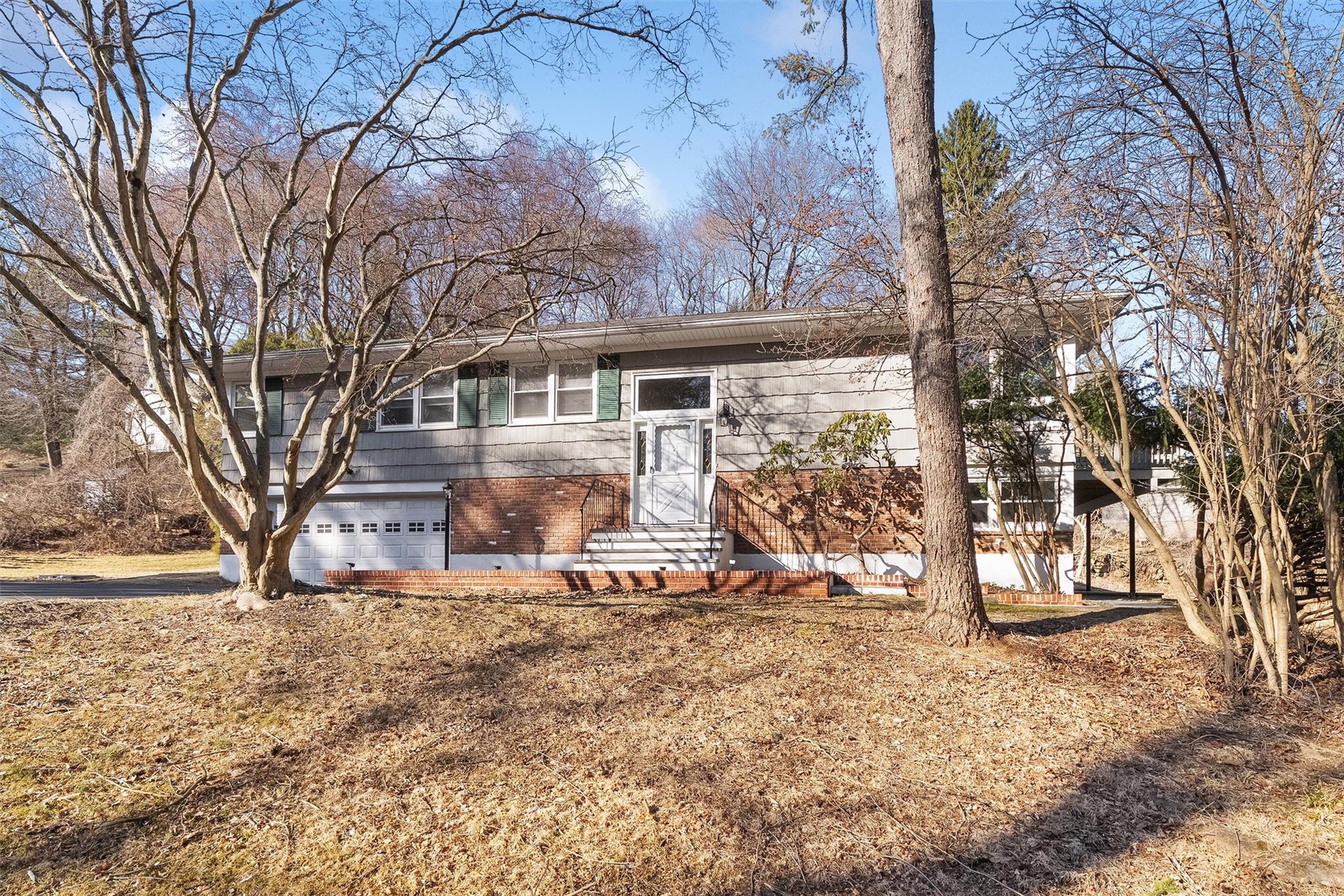 16 Garey Drive, Chappaqua, New York image 1