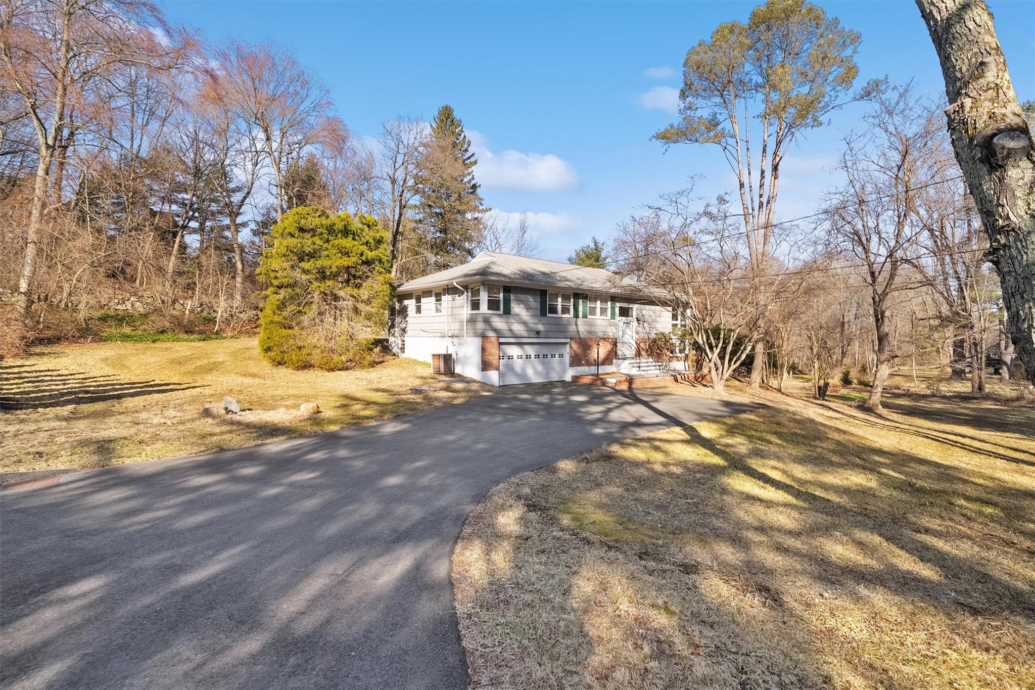 16 Garey Drive, Chappaqua, New York image 4
