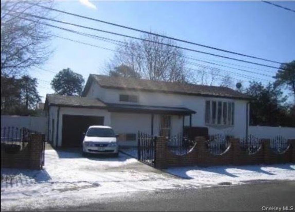 Photo of 46 Anna Road, Bay Shore, NY 11706 (MLS # 963843)