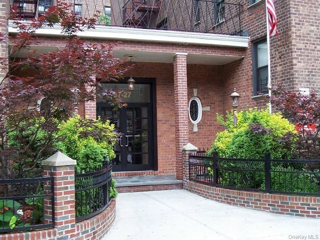 Photo of 37-27 86th Street #1M, Jackson Heights, NY 11372 (MLS # 958934)