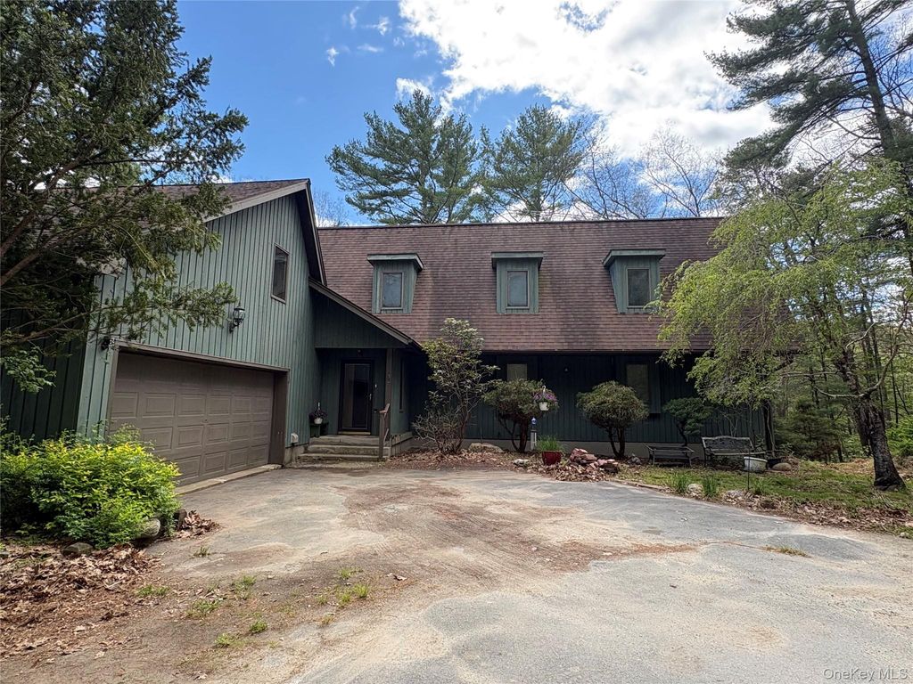 Photo of 22 Boulder Way, Cuddebackville, NY 12729 (MLS # 1001320)