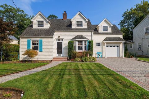 Photo of 175 Rockaway Avenue, Rockville Centre, NY 11570 (MLS # 880757)