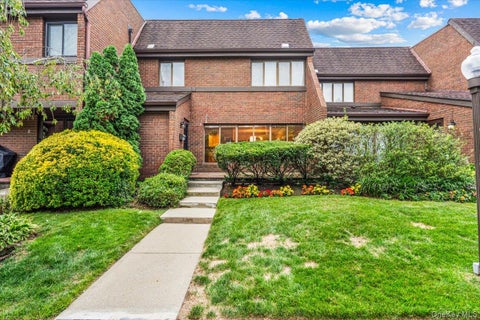 Condo For Sale - 4 Spring Hollow Holw<br/> Roslyn, NY 11576