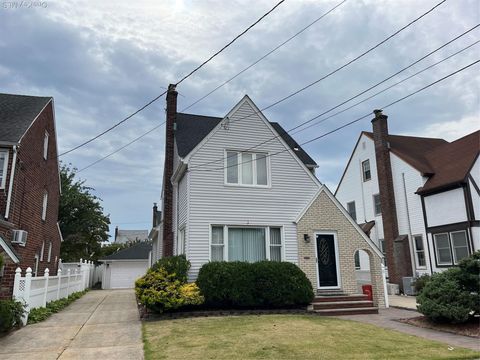 463 Macatee Place Mineola NY 11501