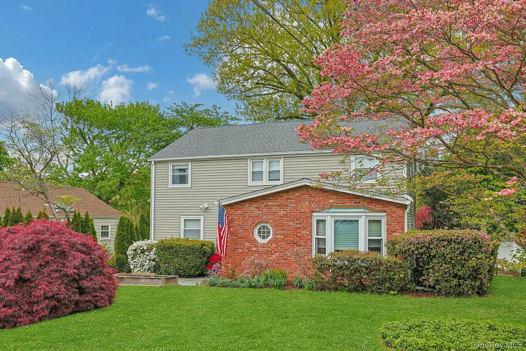 Photo of 201 Westchester Avenue, Thornwood, NY 10594 (MLS # 995340)