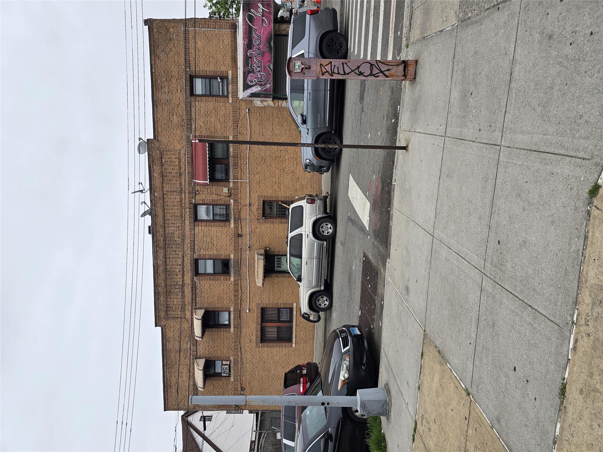 Rental Property at 195th Place Hollis Ny Pl 1R, Hollis, Queens, NY - Bedrooms: 1 
Bathrooms: 1 
Rooms: 3  - $2,000 MO.