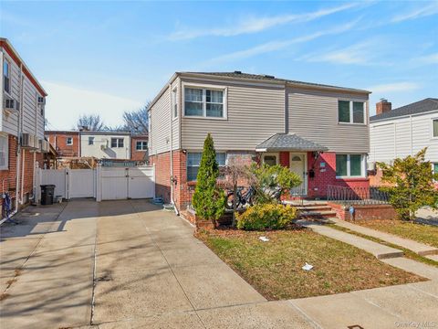 Homes For Sale - 69-20 199th Street<br/> Fresh Meadows, NY 11365