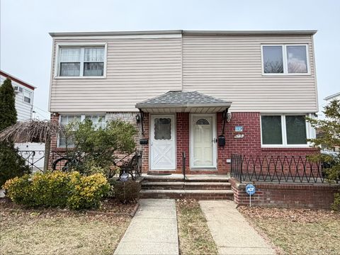 Photo of 69-20 199th Street, Fresh Meadows, NY 11365 (MLS # 971396)