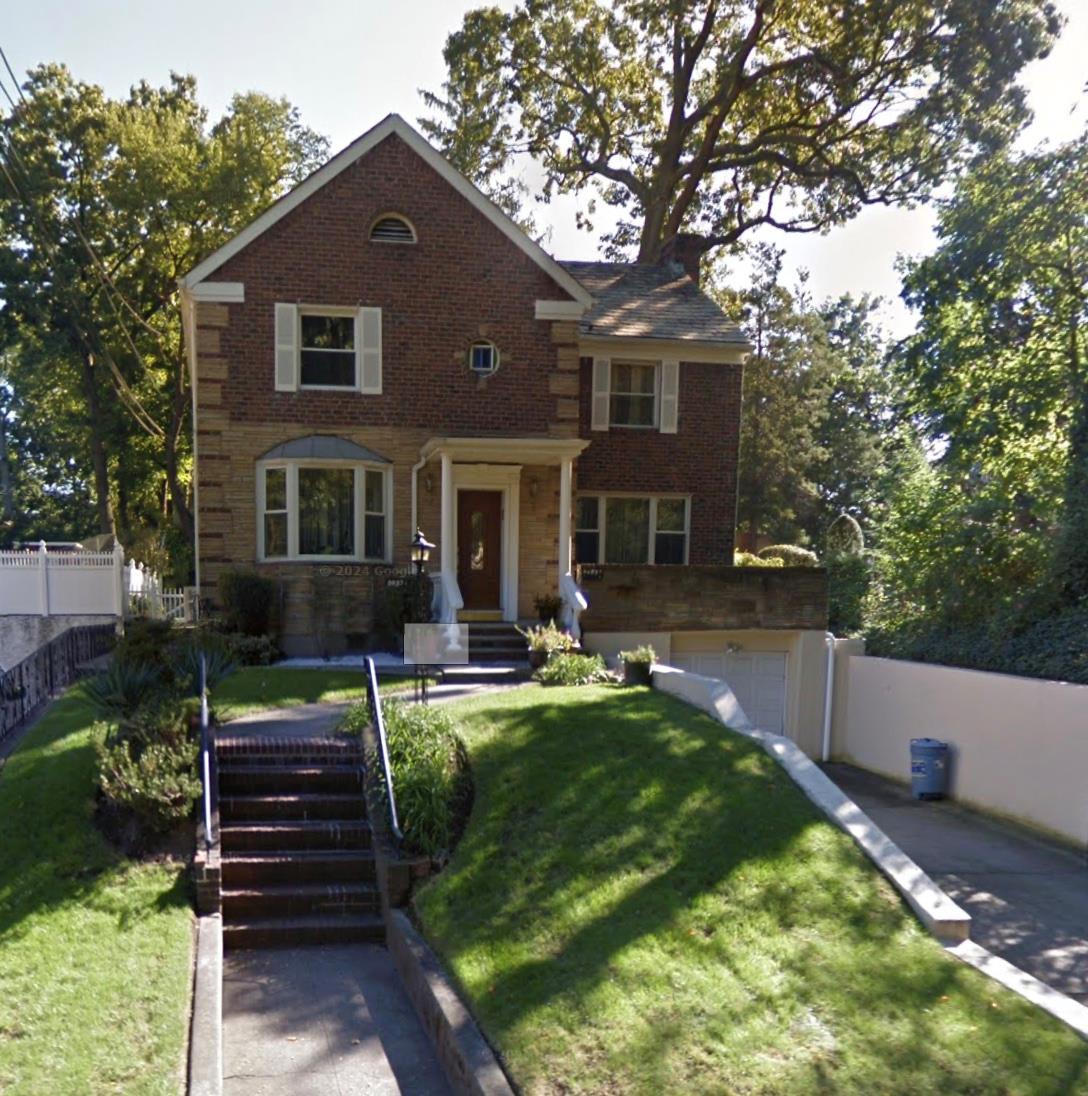 Property for Sale at Palermo Street, Holliswood, Queens, NY - Bedrooms: 3 
Bathrooms: 4 
Rooms: 12  - $1,600,000