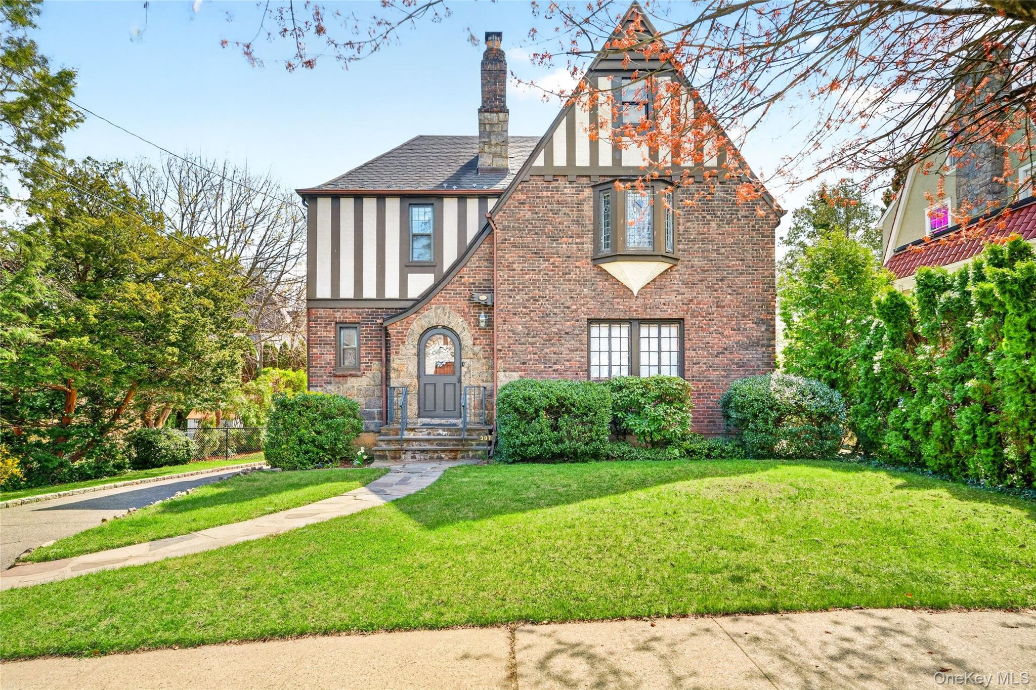 307 Hollywood Avenue