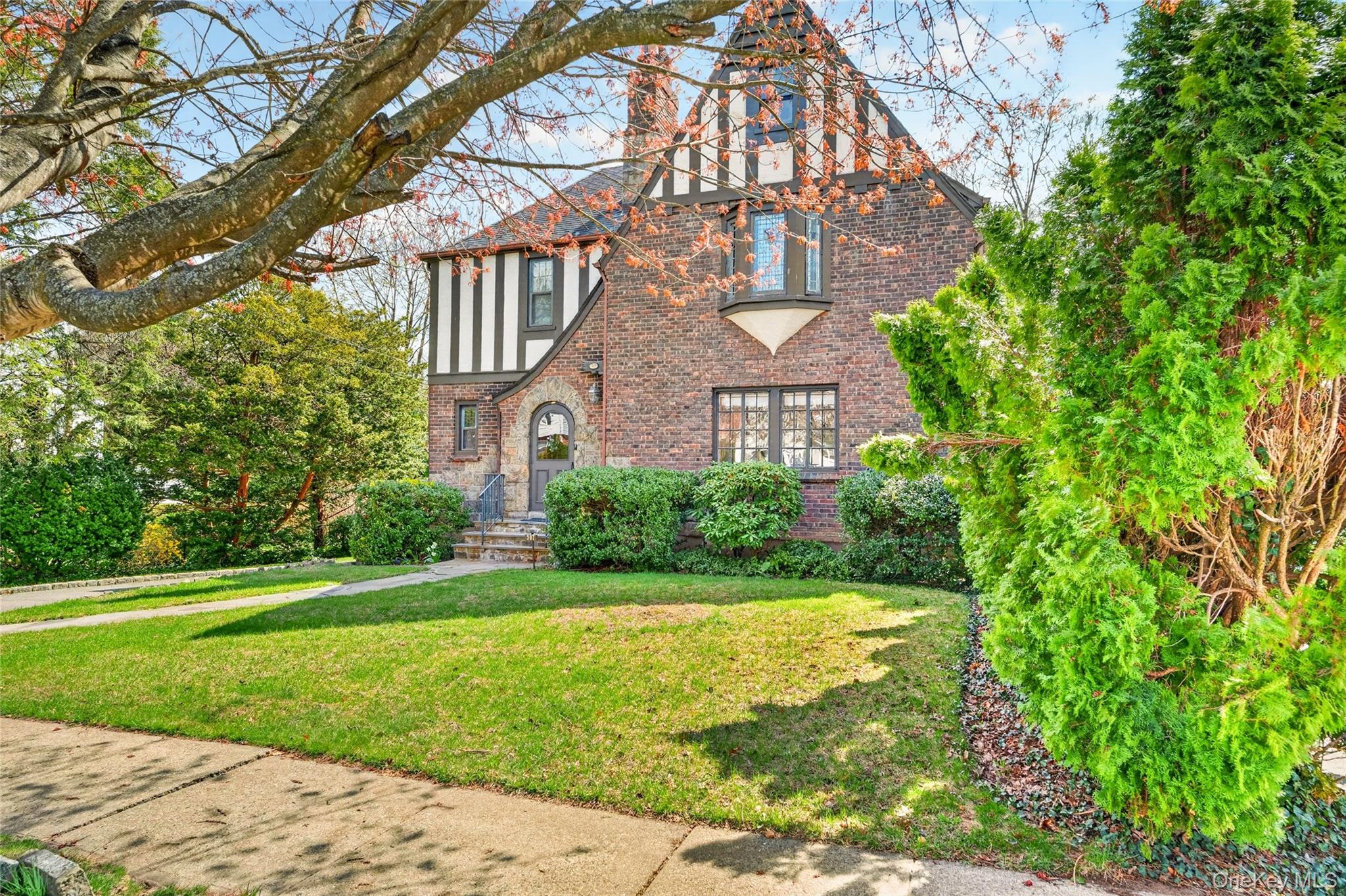 307 Hollywood Avenue